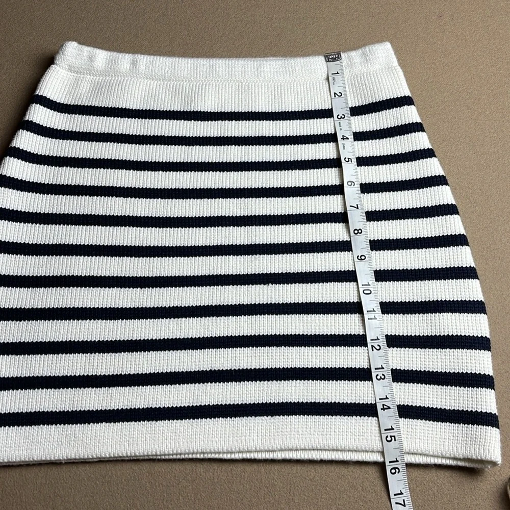 HYACINTH HOUSE TUCKERNUCK Navy & Cream Stripe Anna Knit Mini Skirt - Small